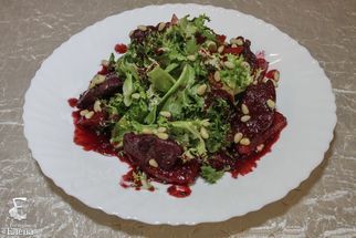 salad with chicken liver (warm)